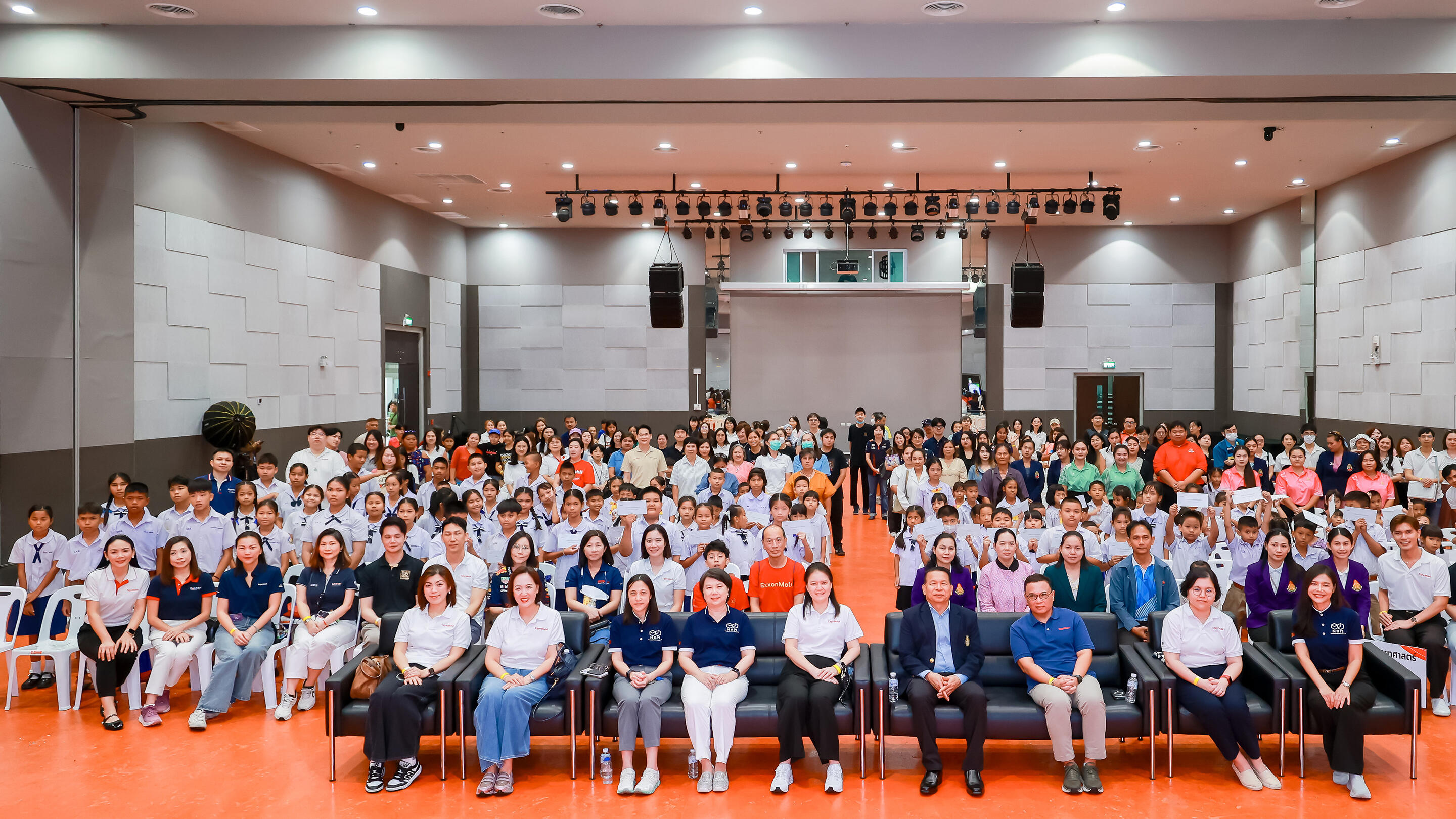 ExxonMobil Limited, its business partners, the ExxonMobil Employee Club and employees group photo