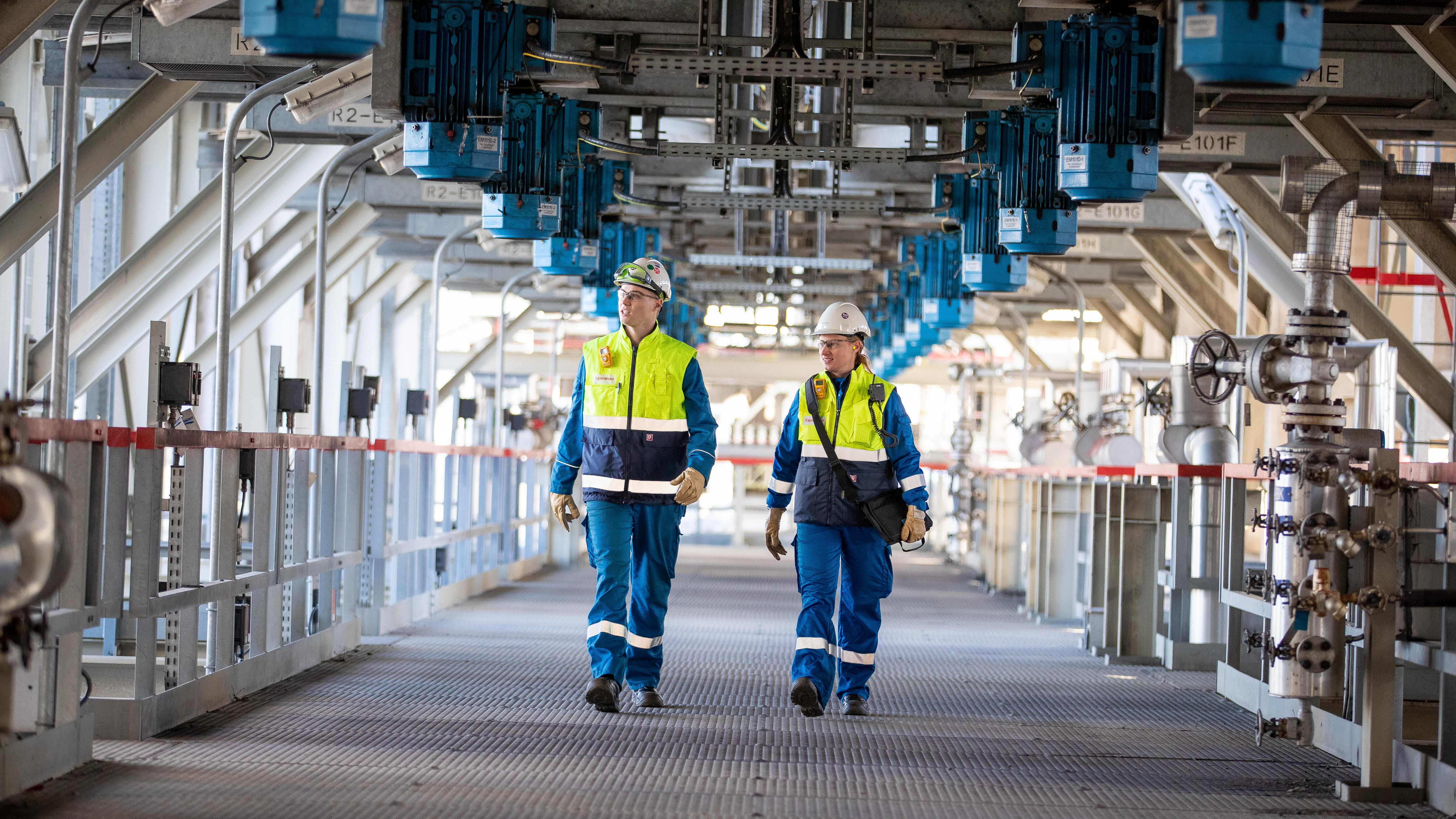 employees walking through the refinery in Antwerp