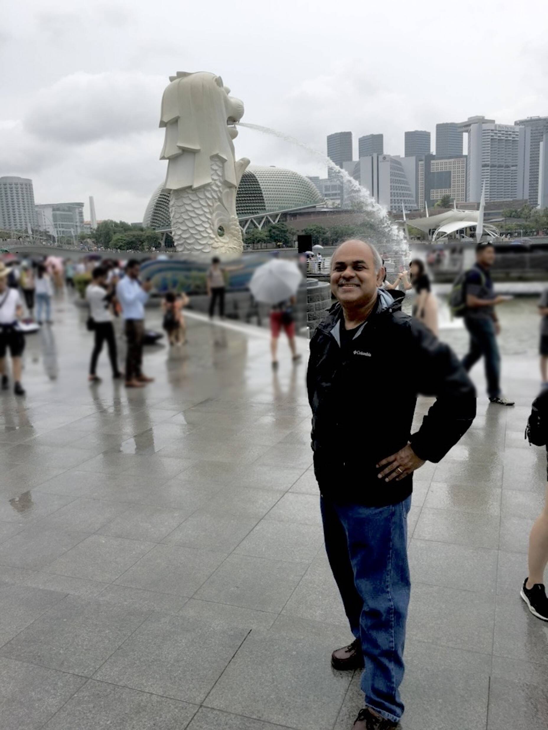 Tahmid Mizan while in Singapore, posing with the Merlion statue