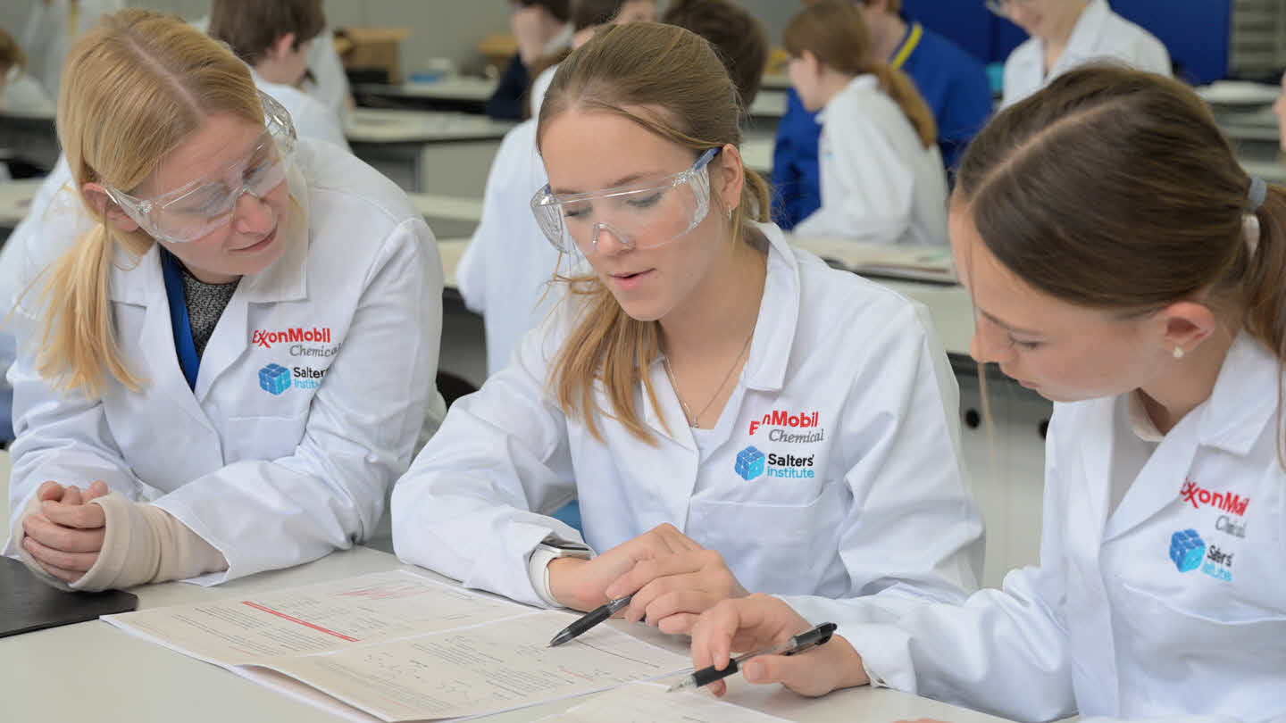 ExxonMobil Fawley and Salters Institute program attendees performing lab analysis